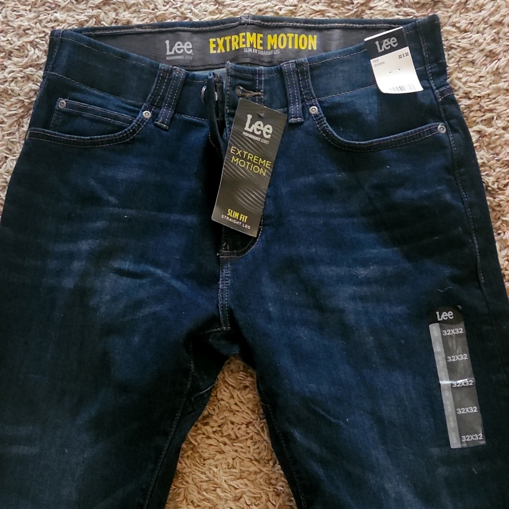 Lee 32 x 32 Extreme Motion Slim Fit Straight Leg